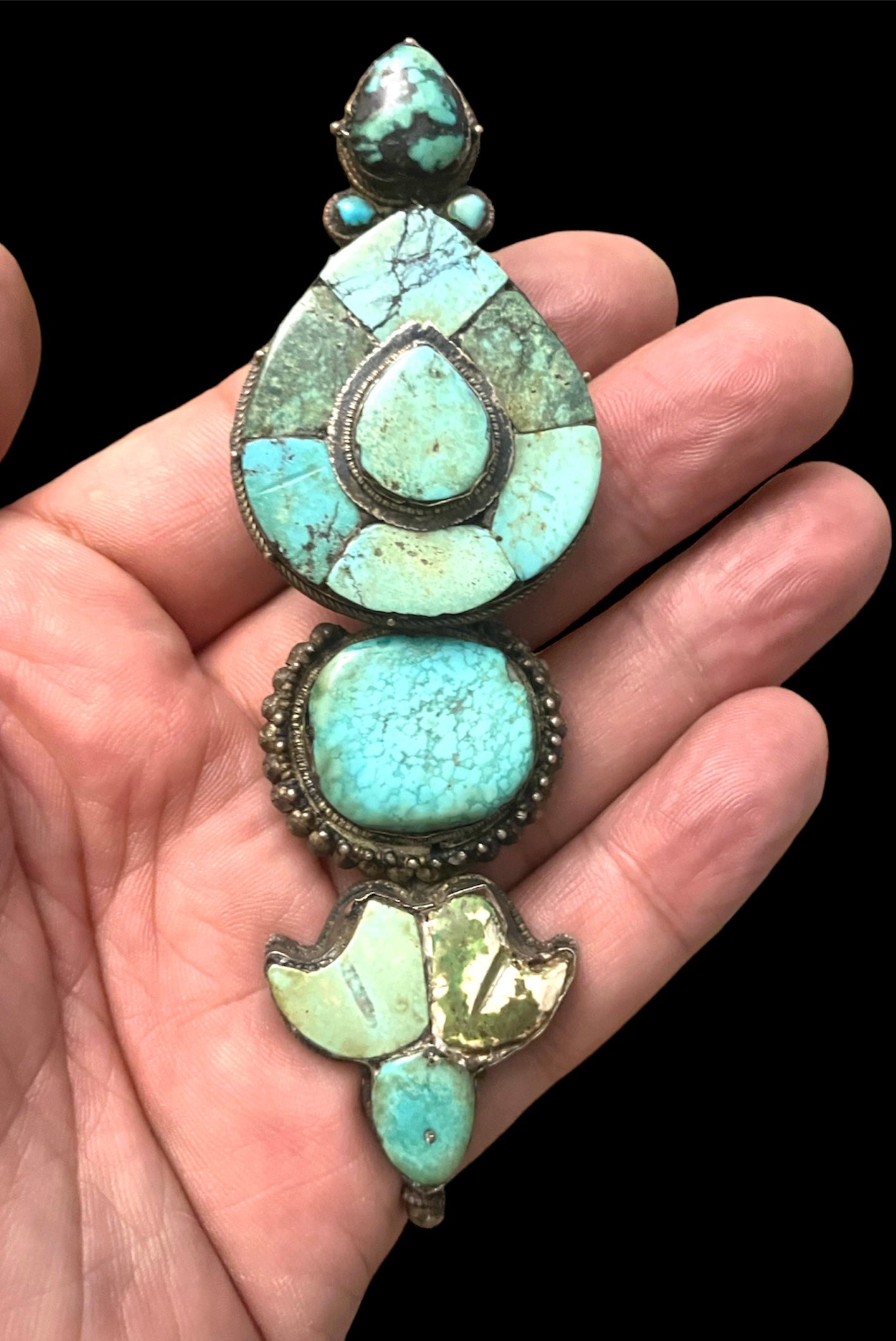 A single antique ear pendant - Tibetan aykhor
