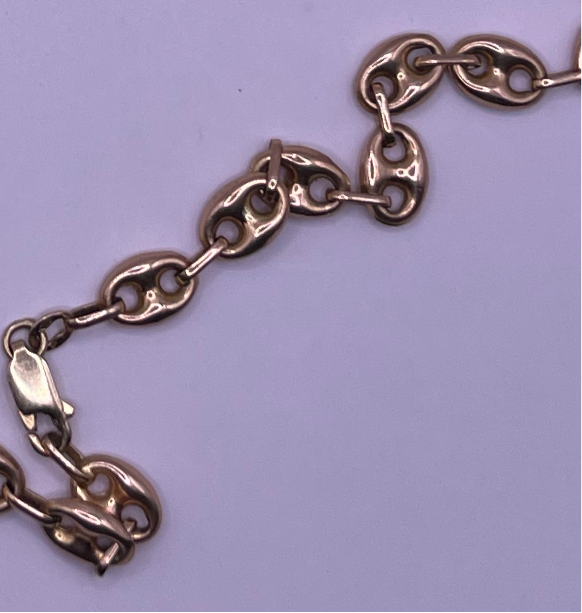 A 14kt gold chain