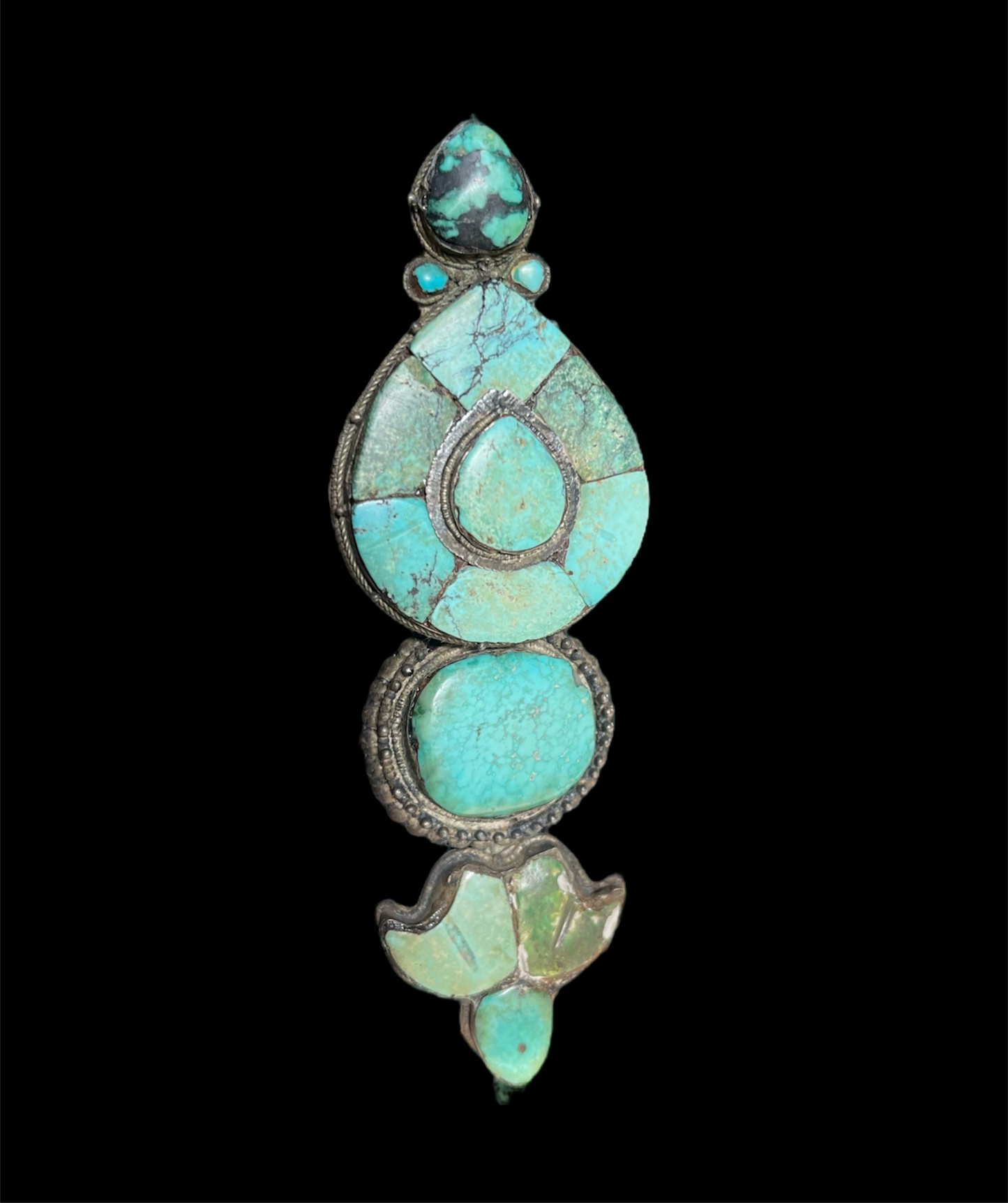 A single antique ear pendant - Tibetan aykhor