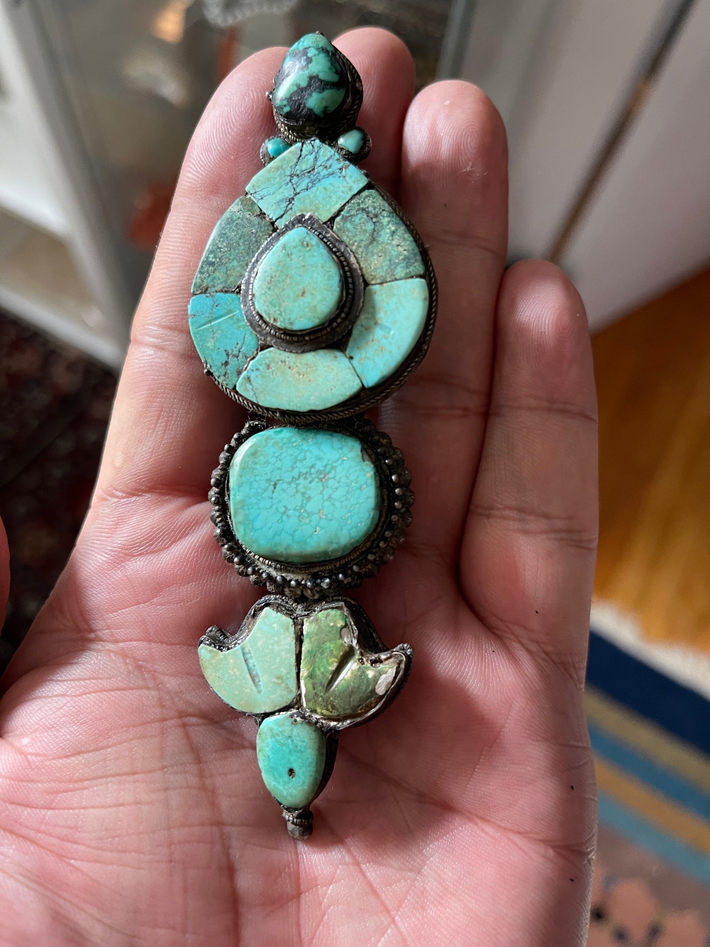 A single antique ear pendant - Tibetan aykhor