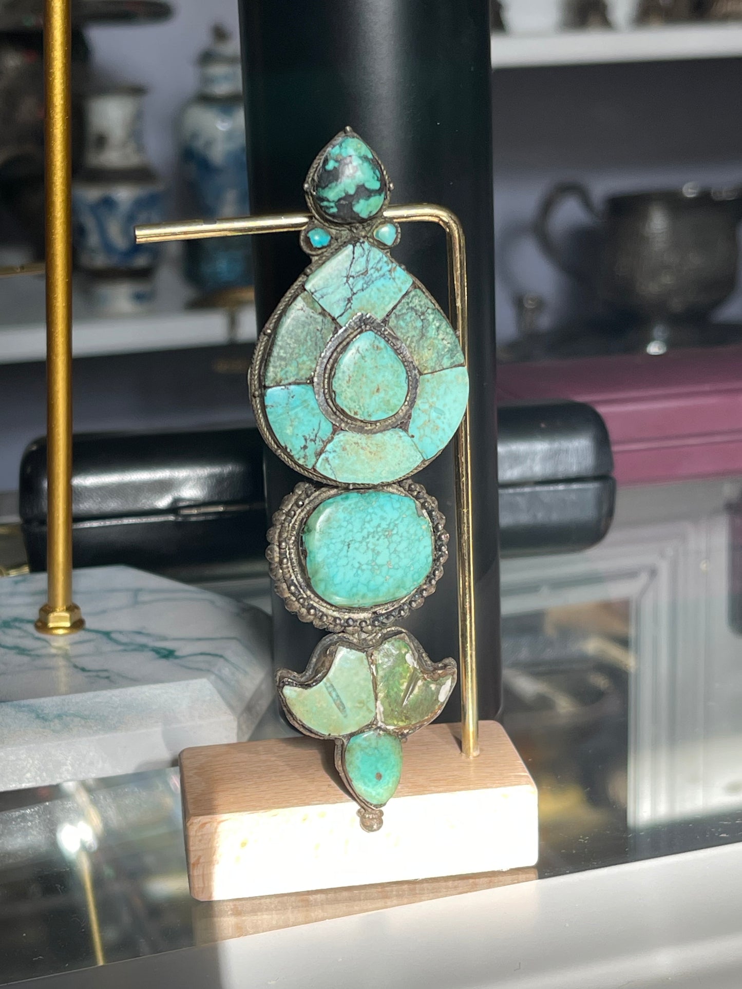 A single antique ear pendant - Tibetan aykhor