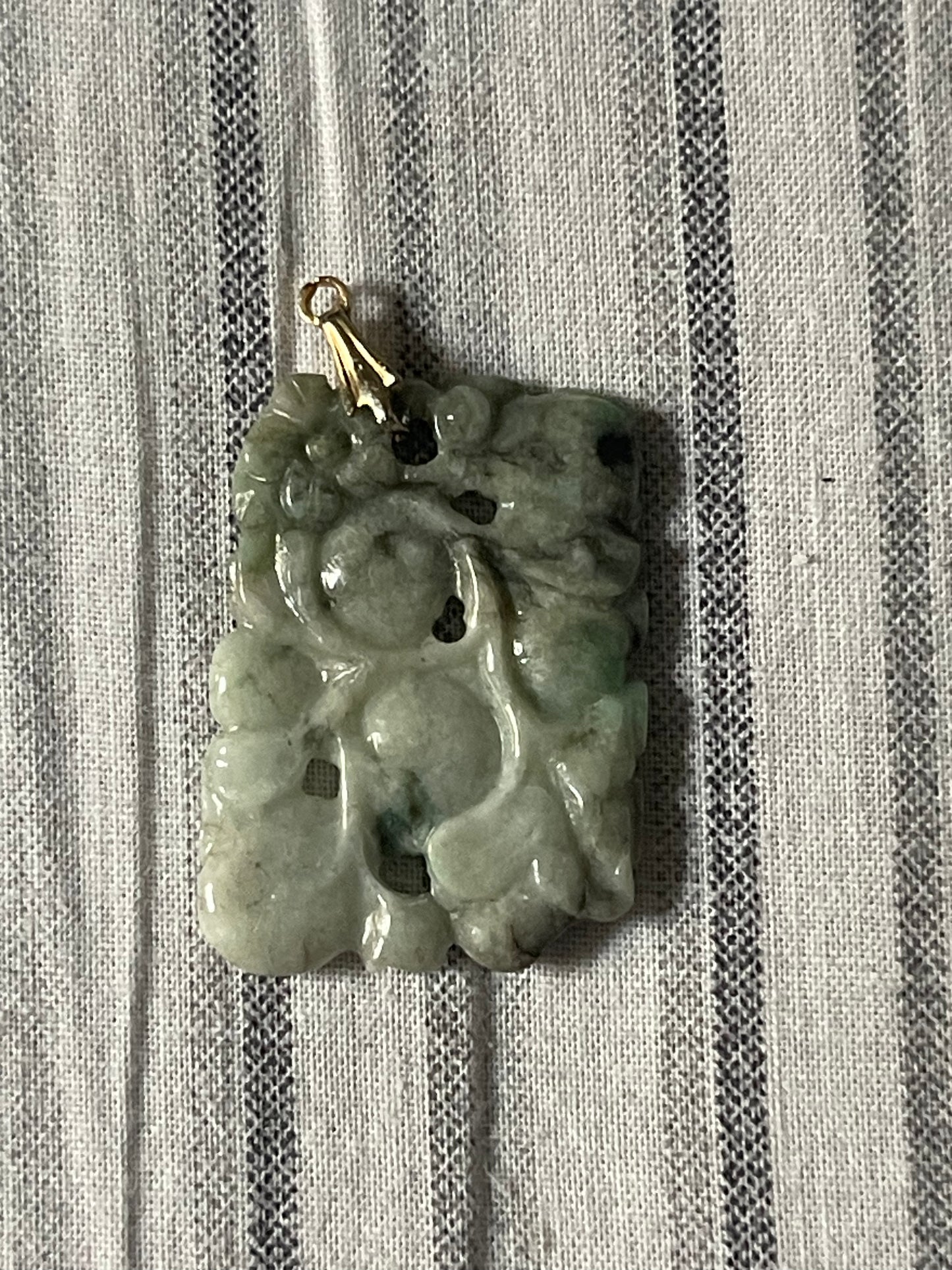 A carved nephrite jade and 14kt gold necklace