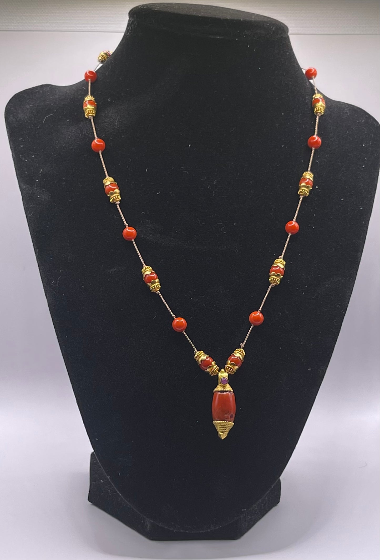 A 18kt gold and coral necklace