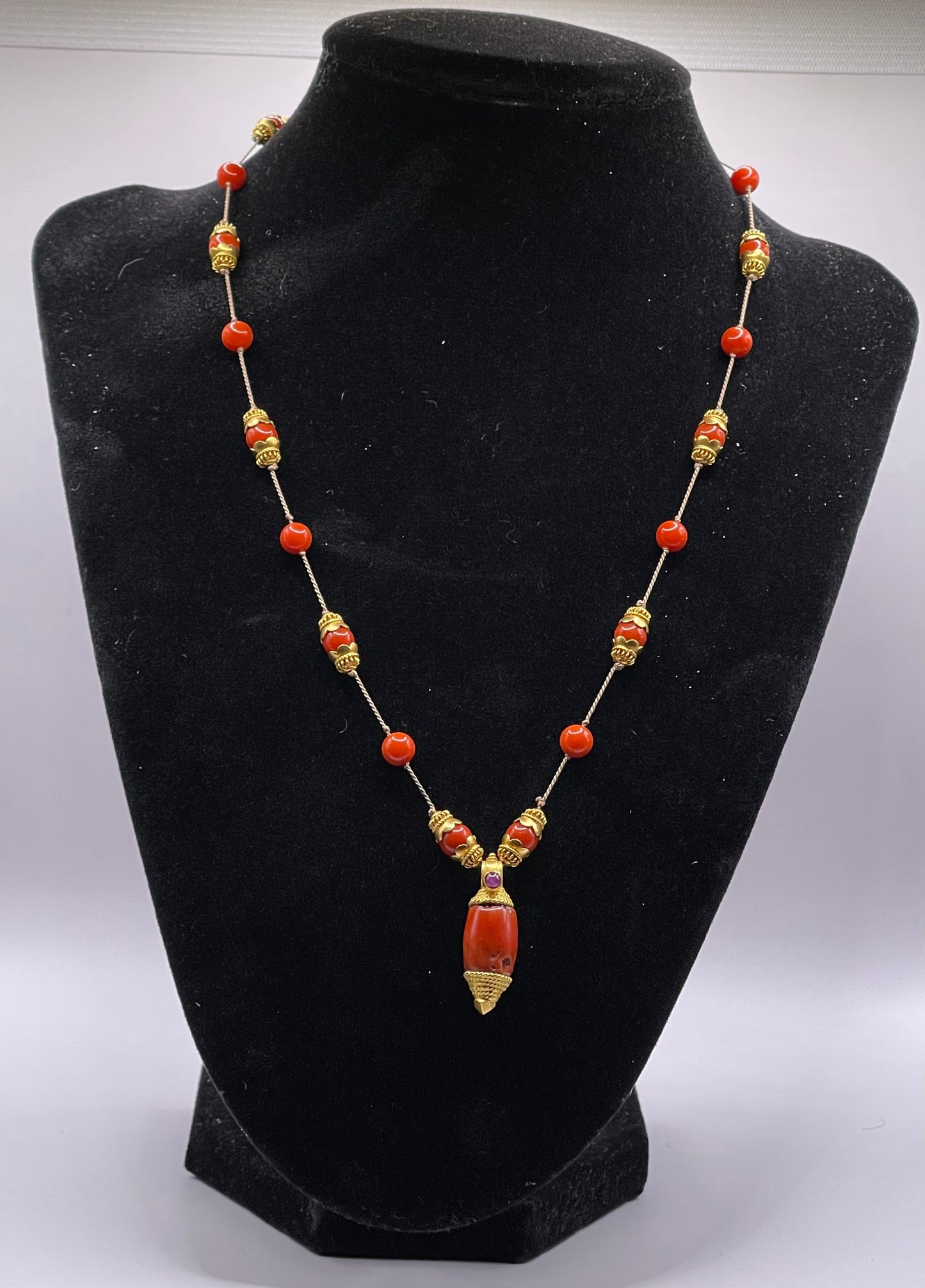 A 18kt gold and coral necklace