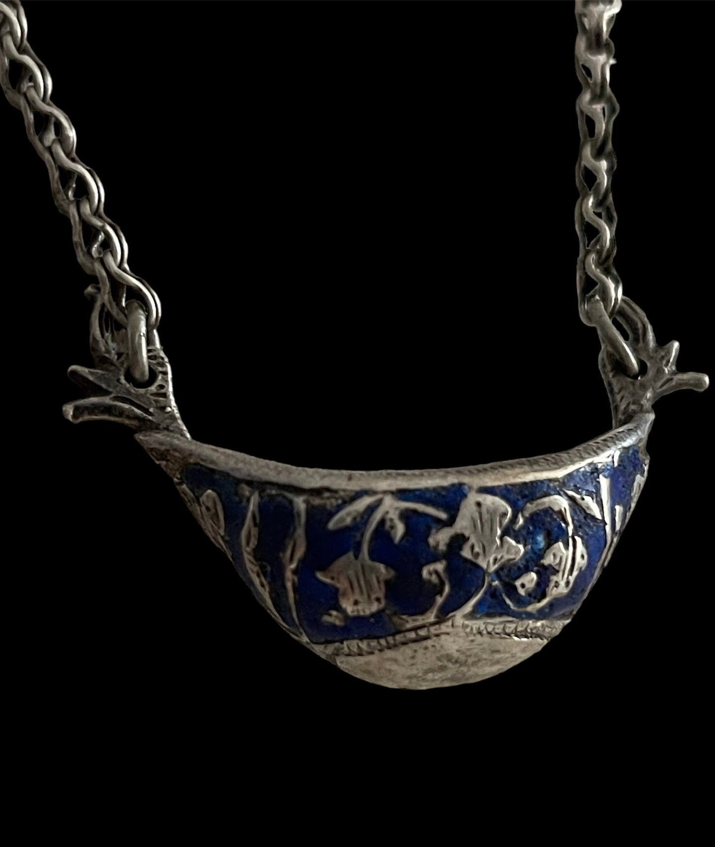 A vintage silver pendant and chain