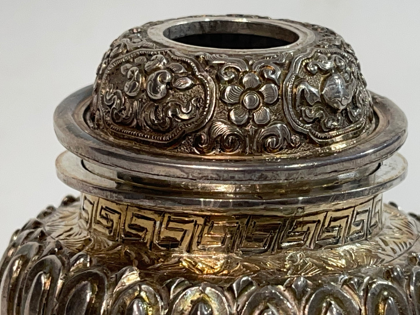 A vintage silver pot - bumpa
