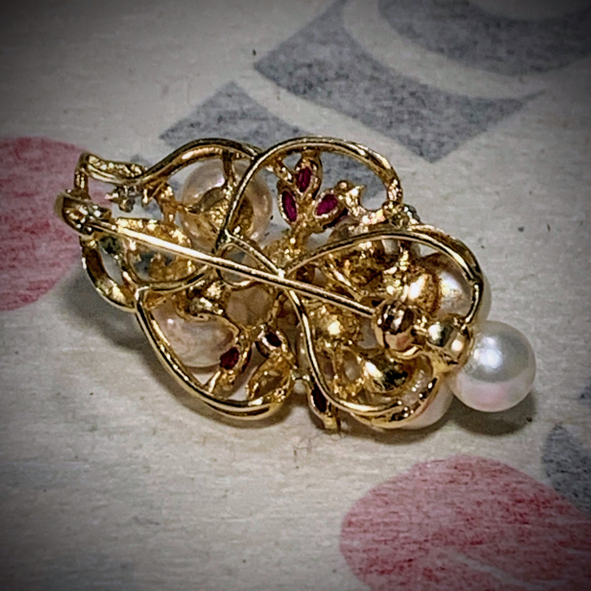 Pearl brooch