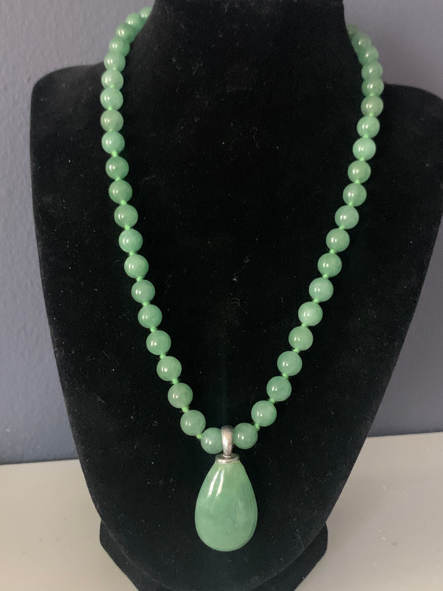 Jade pendant and necklace