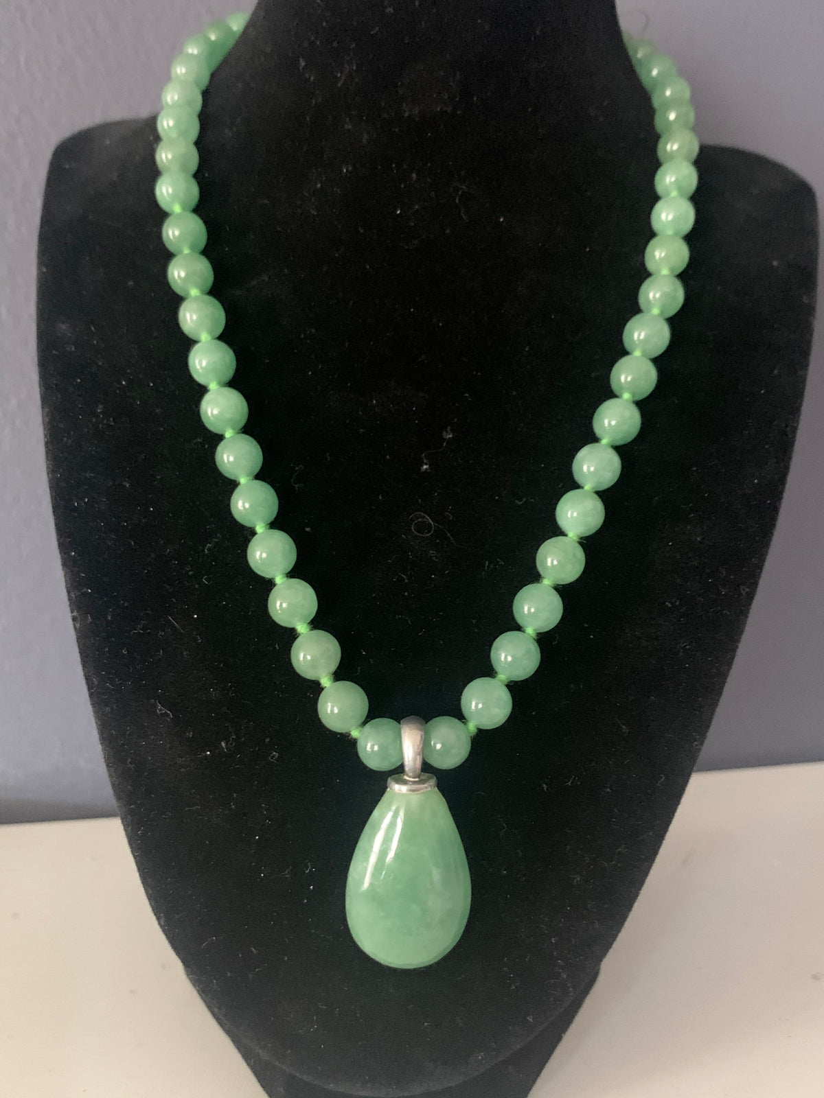 Jade pendant and necklace