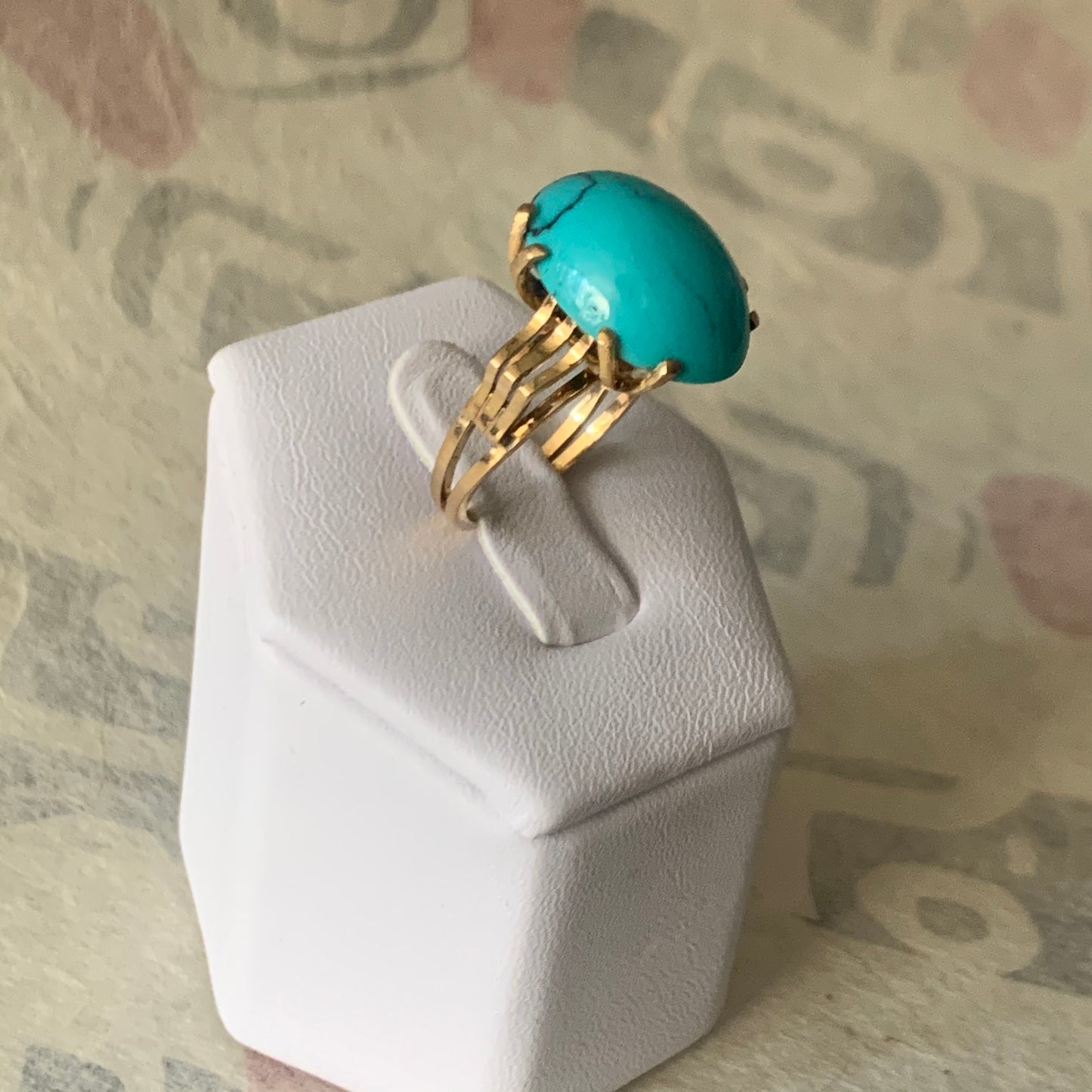 Turquoise and gold ring