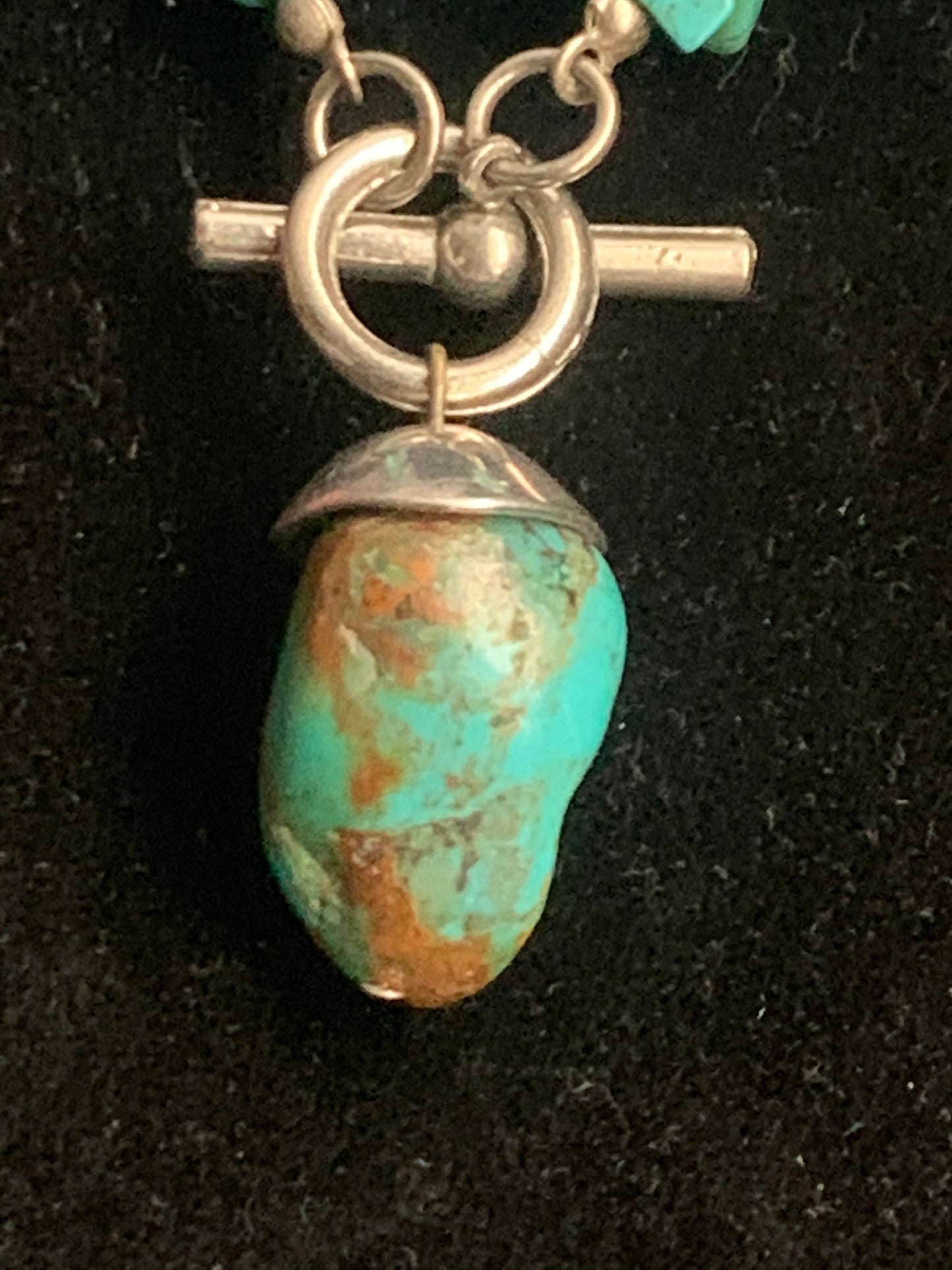 A turquoise necklace and pendant
