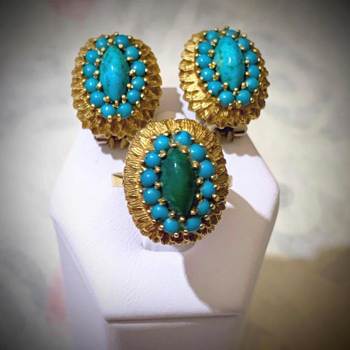 Vintage turquoise earring and ring in 18 kt setting