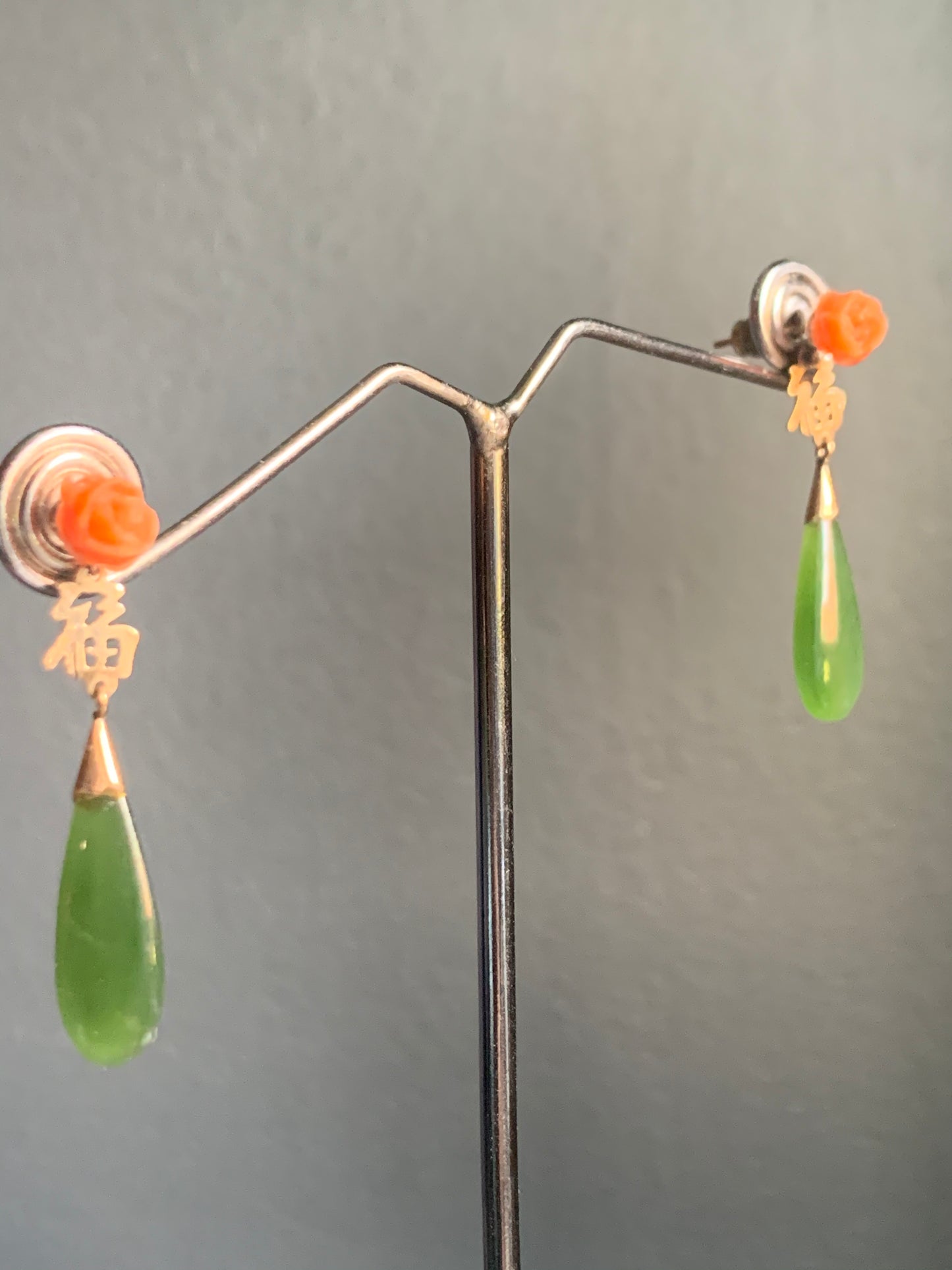 A jade ear ring and necklace set