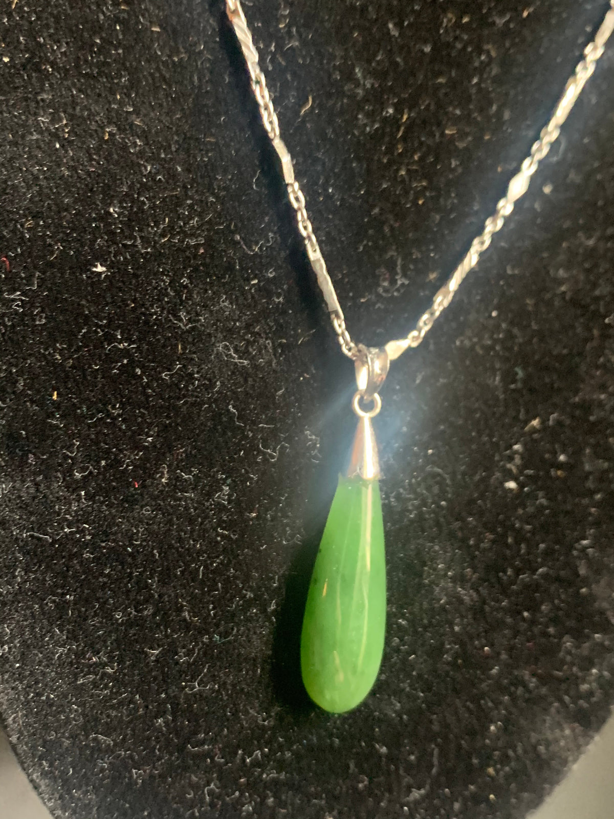 Jade ear ring and necklace set