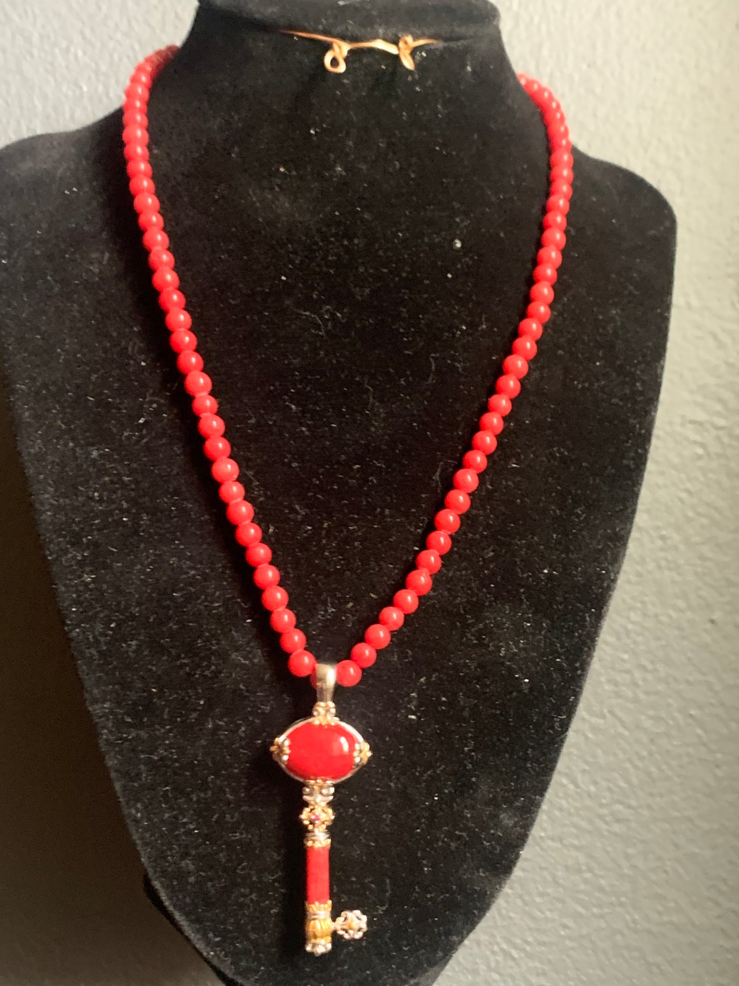 Coral necklace with coral pendant