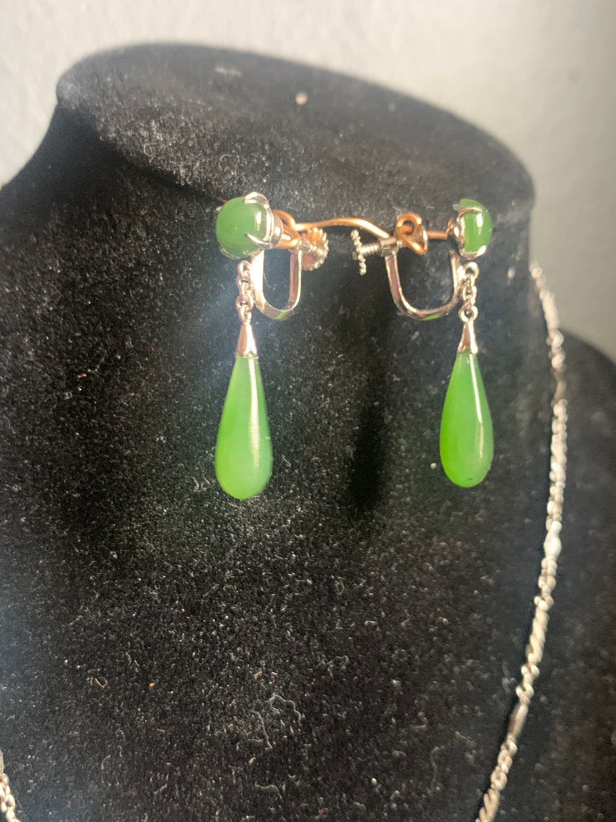 Jade ear ring and necklace set