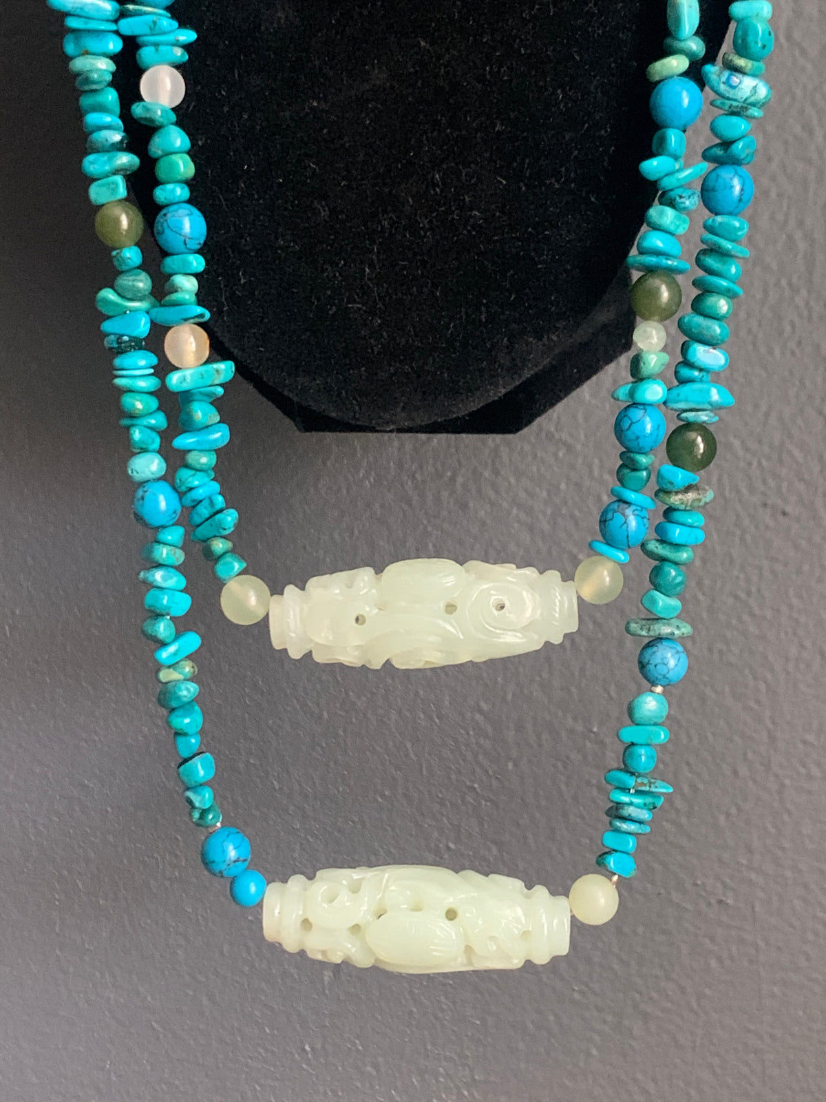 Turquoise beaded necklace with jade