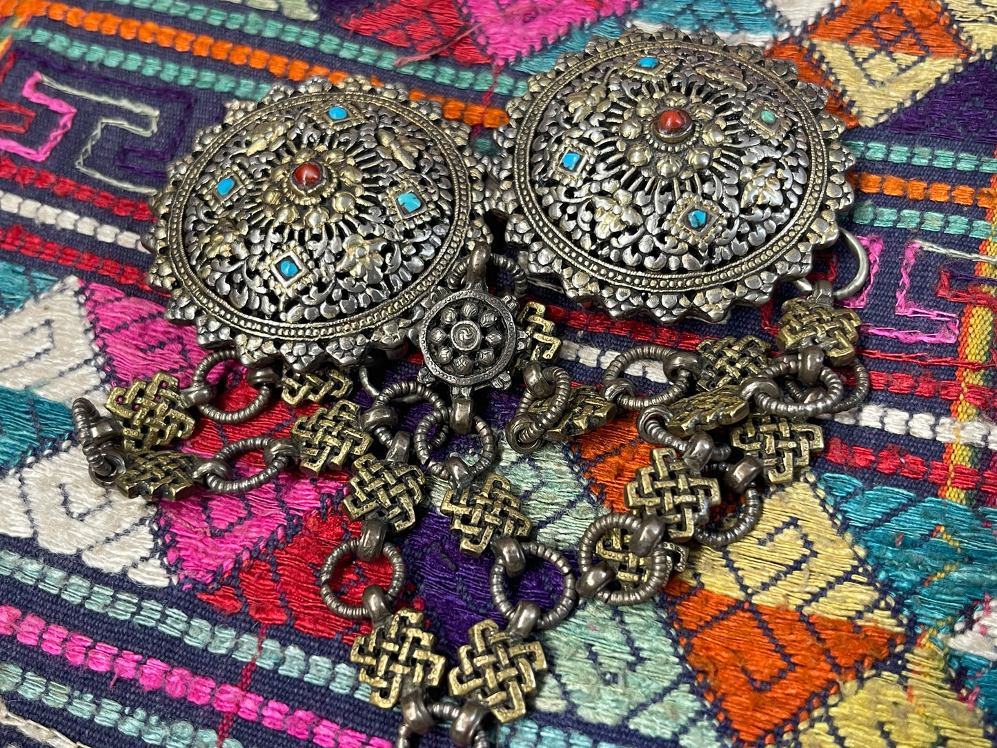 Antique Bhutanese korma - brooch: dress holder