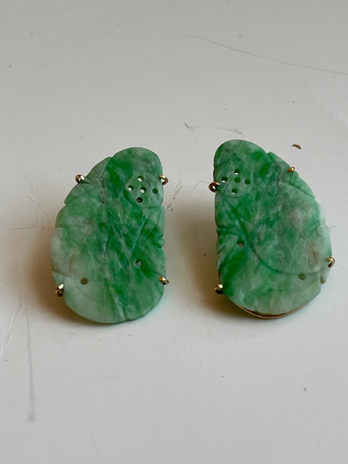 A pair of jade earrings in 14kt gold