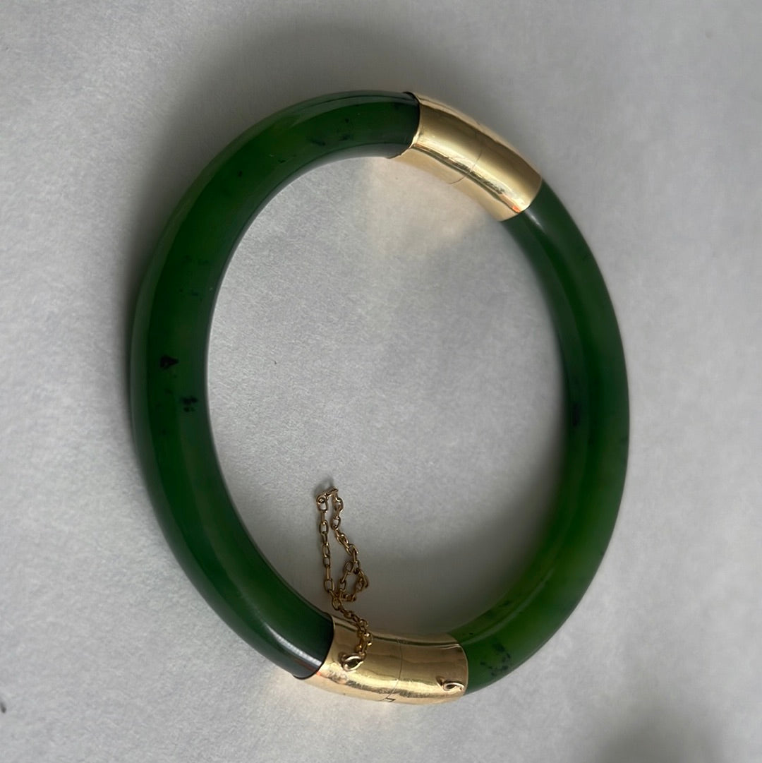 A vintage jade nephrite bangle