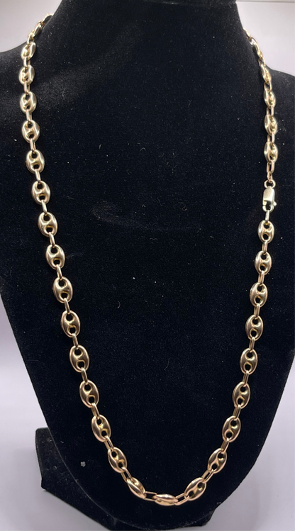 A 14kt gold chain