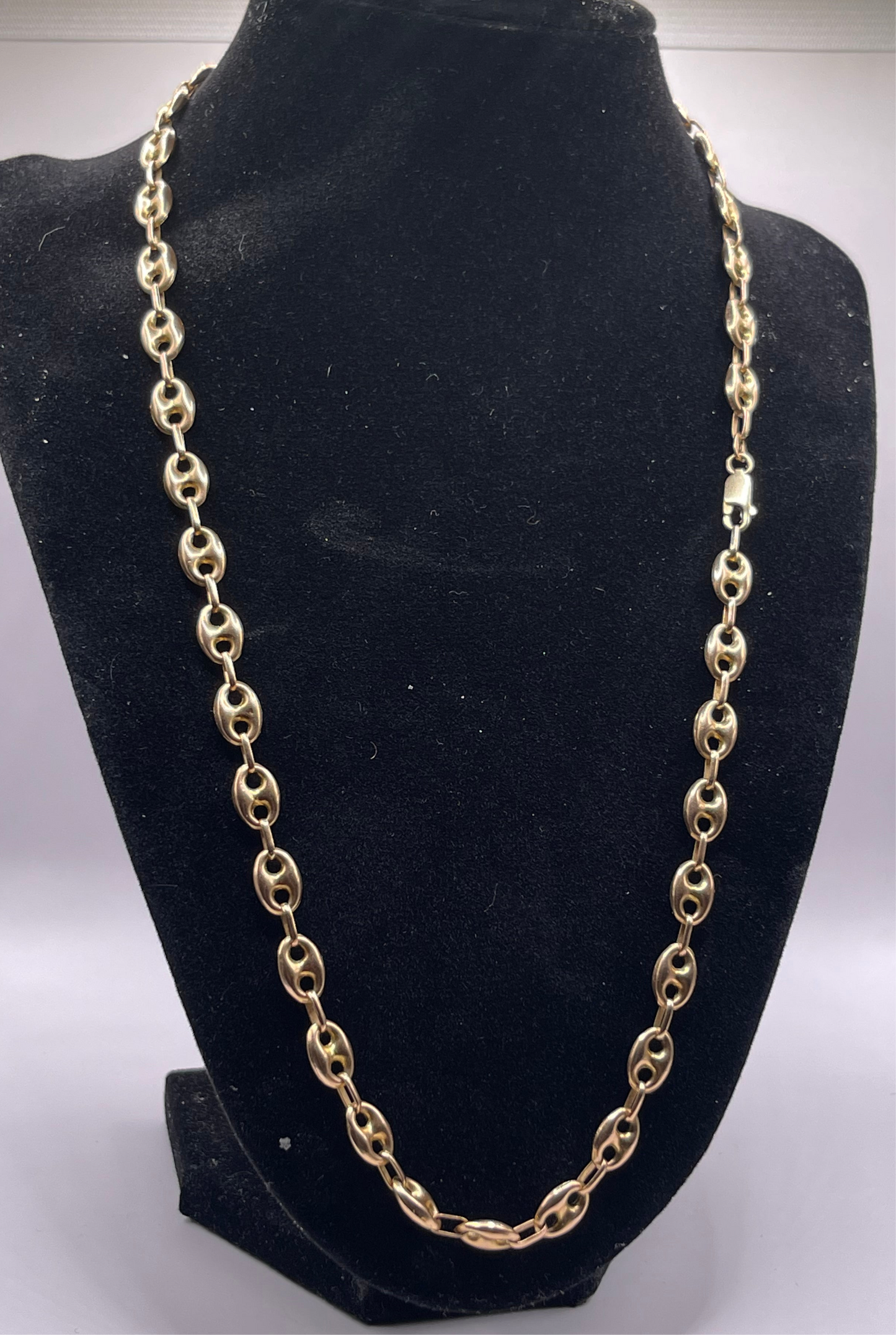 A 14kt gold chain