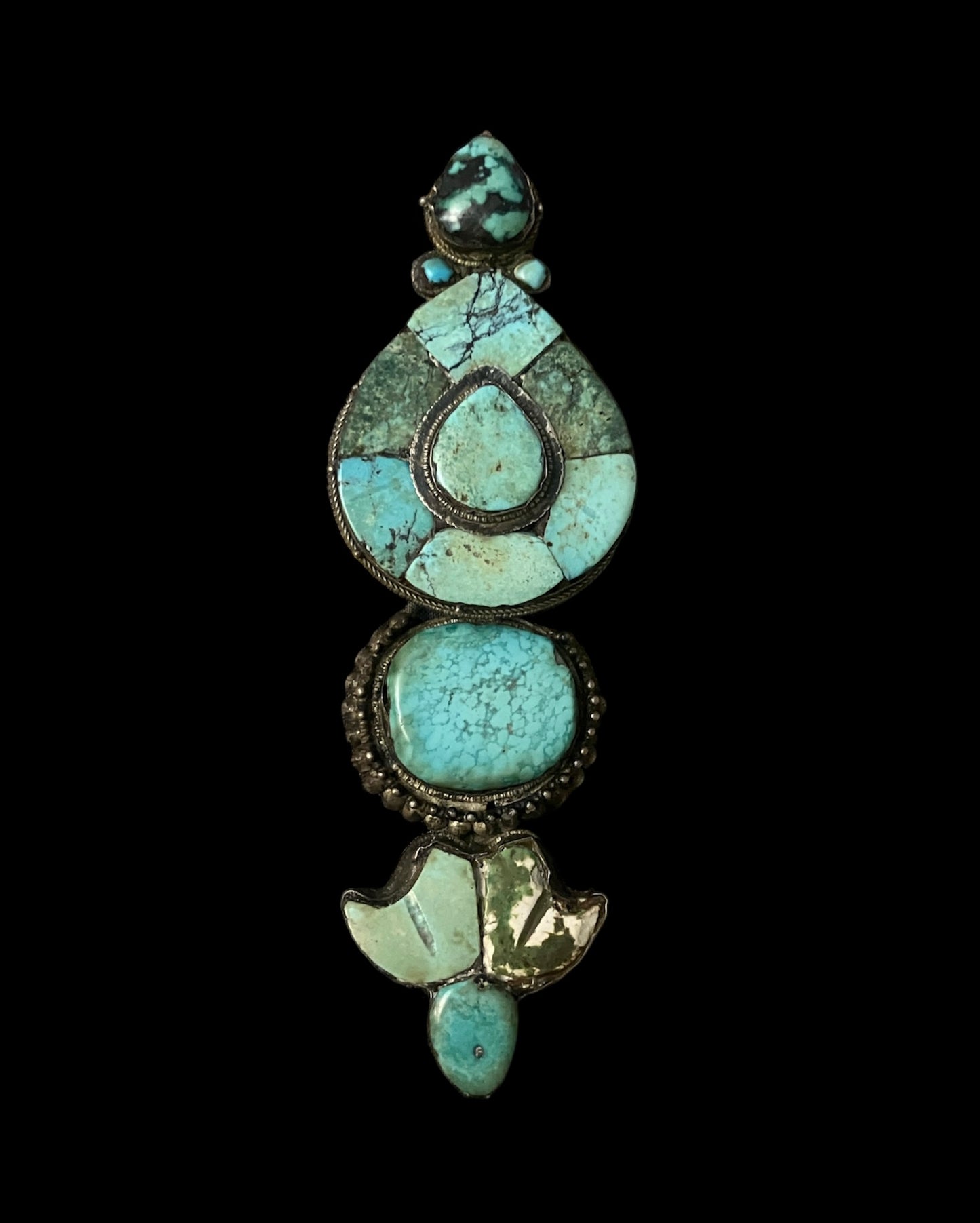 A single antique ear pendant - Tibetan aykhor