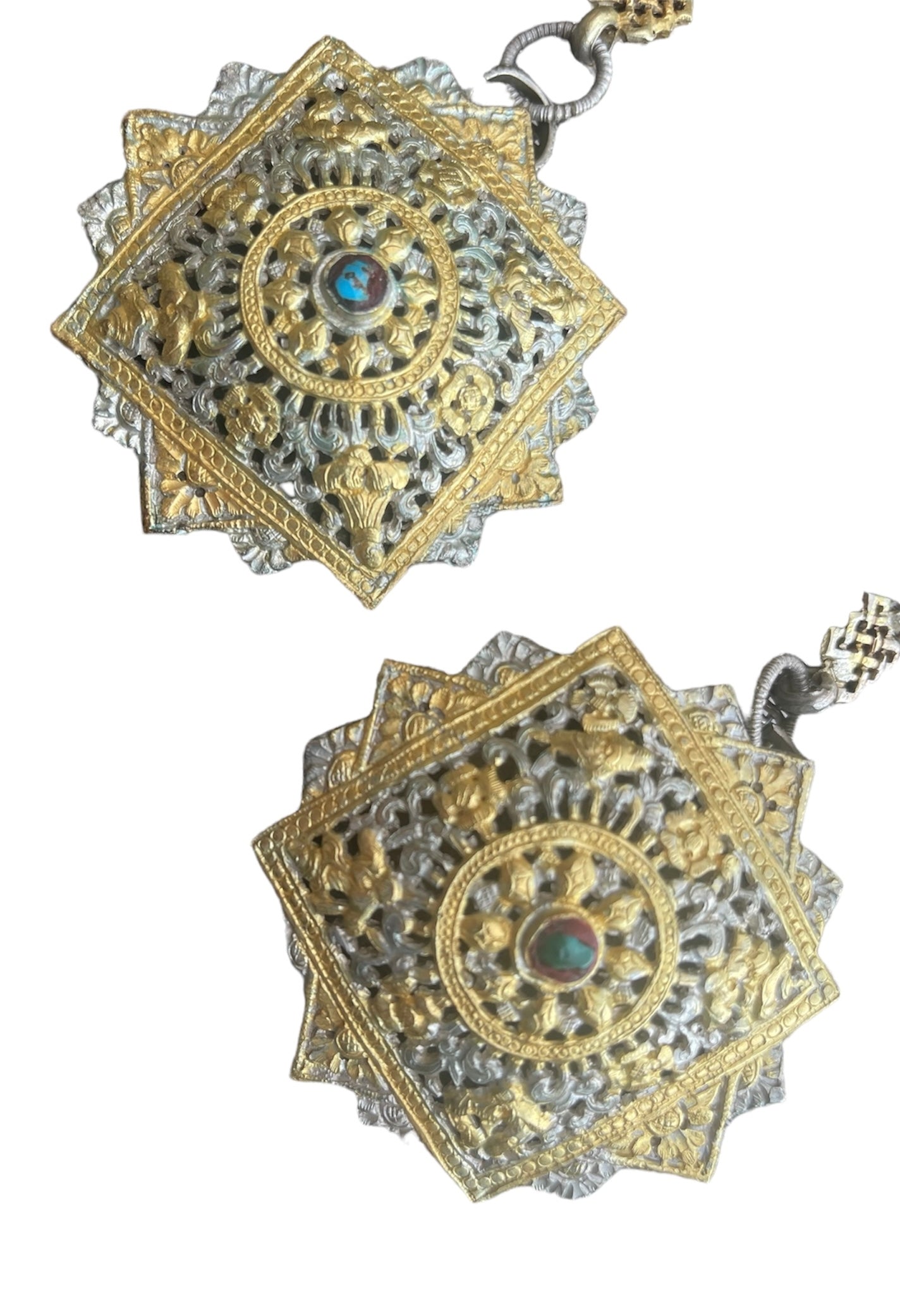 Vintage Bhutanese korma - brooch: dress holder