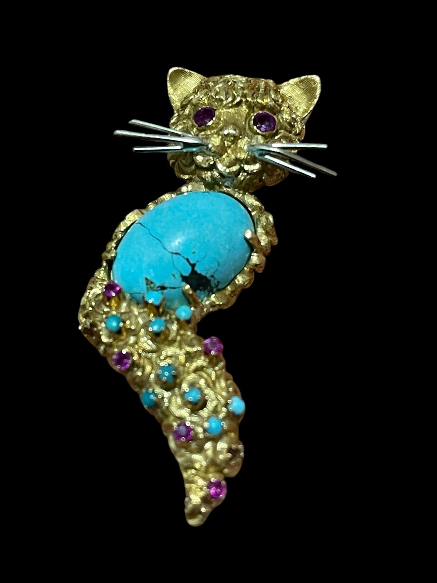 A gold and turquoise 18kt cat pin