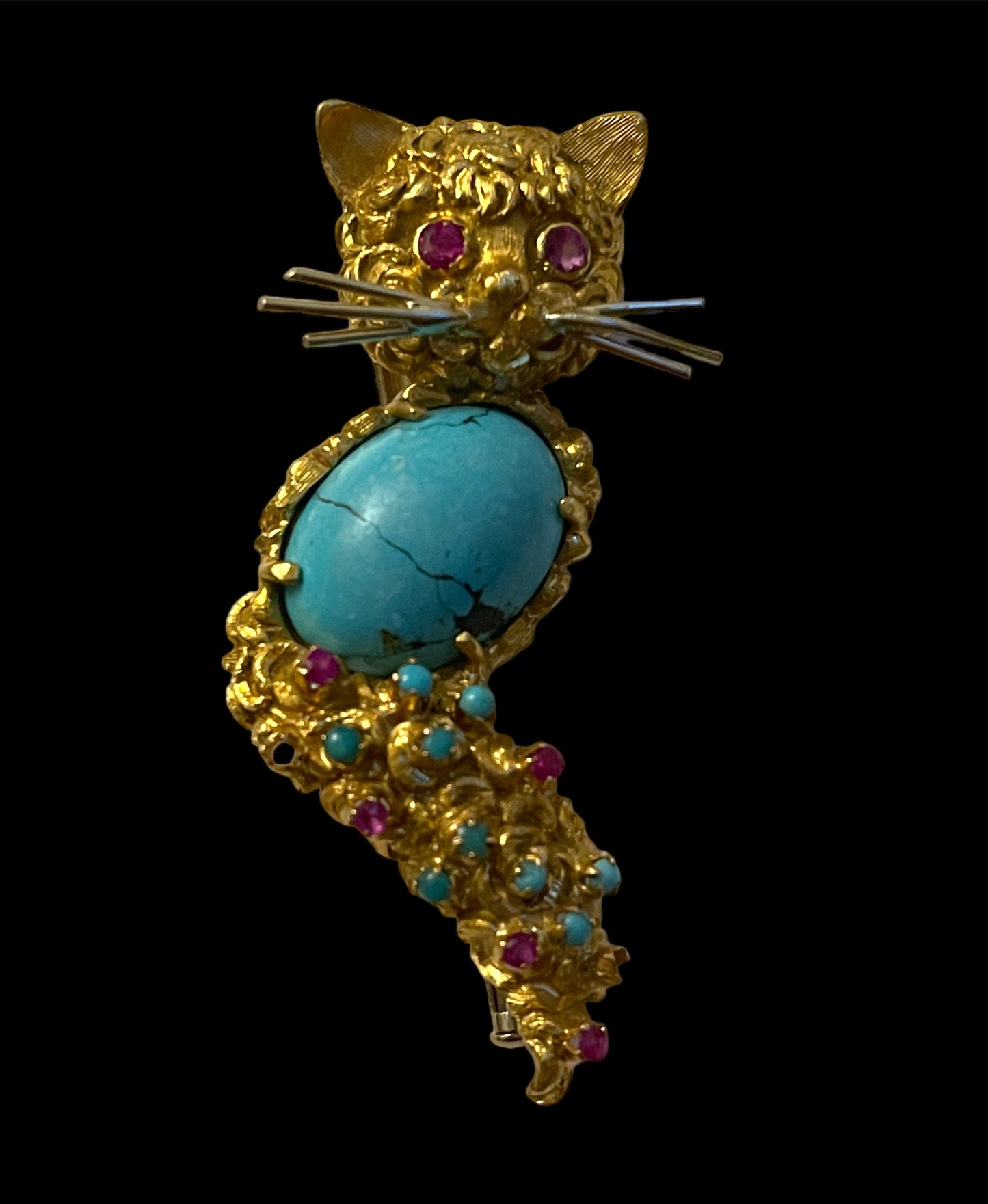 A gold and turquoise 18kt cat pin