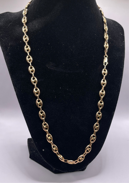A 14kt gold chain
