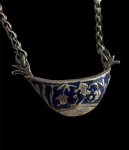 A vintage silver pendant and chain