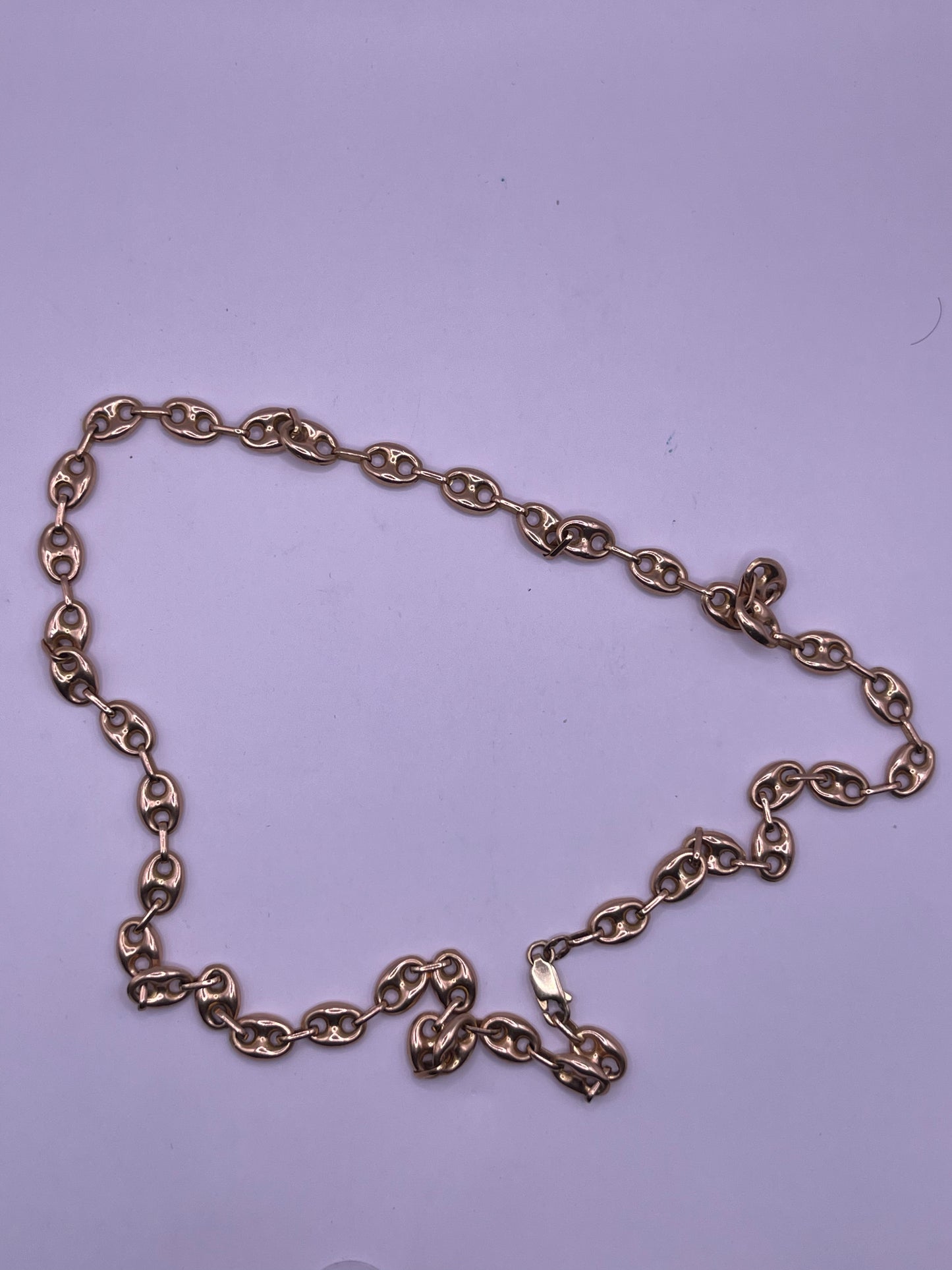 A 14kt gold chain