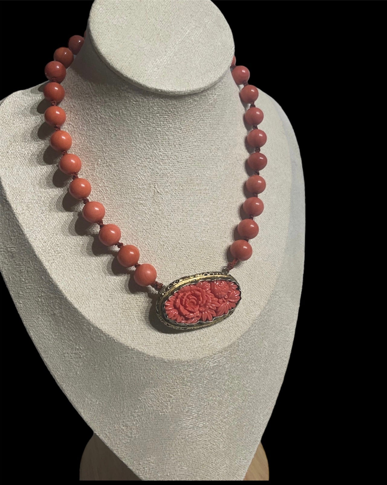 Vintage Coral necklace with pendant