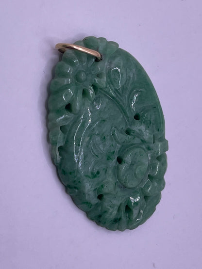 A jade plaque pendant