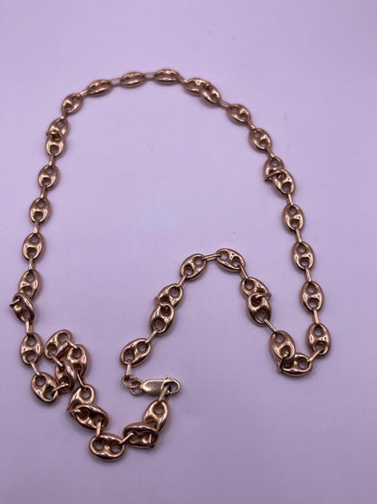 A 14kt gold chain