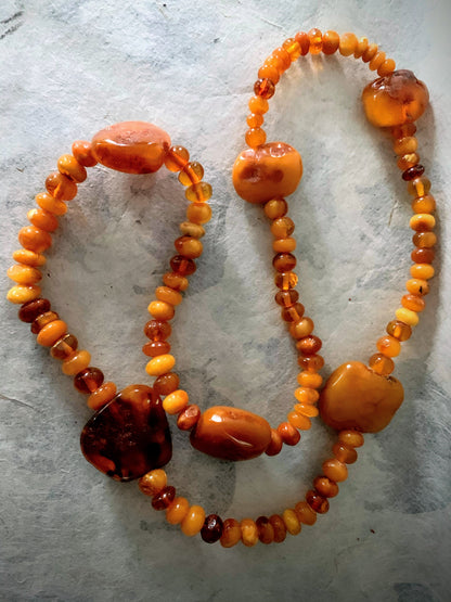A vintage amber necklace