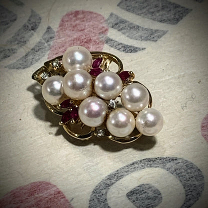 Pearl brooch