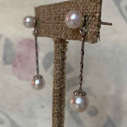 A pair of pearl dangling earrings