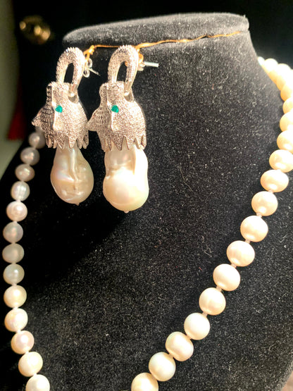 A Panther ear ring and necklace