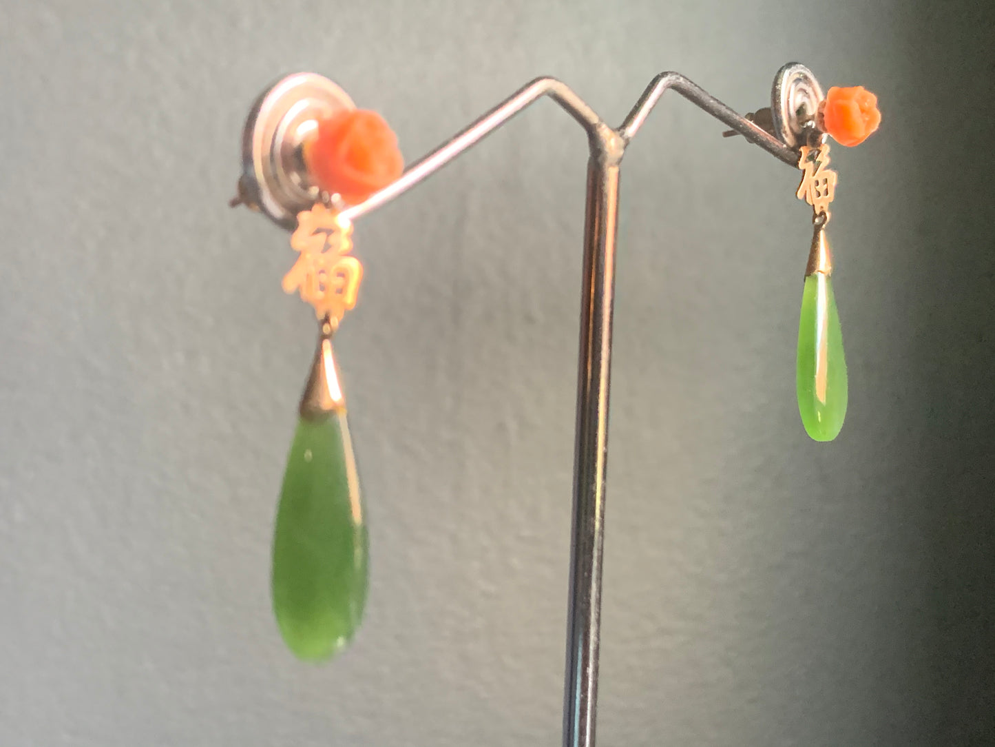 A jade ear ring and necklace set