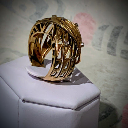 An 18k gold and diamond ring