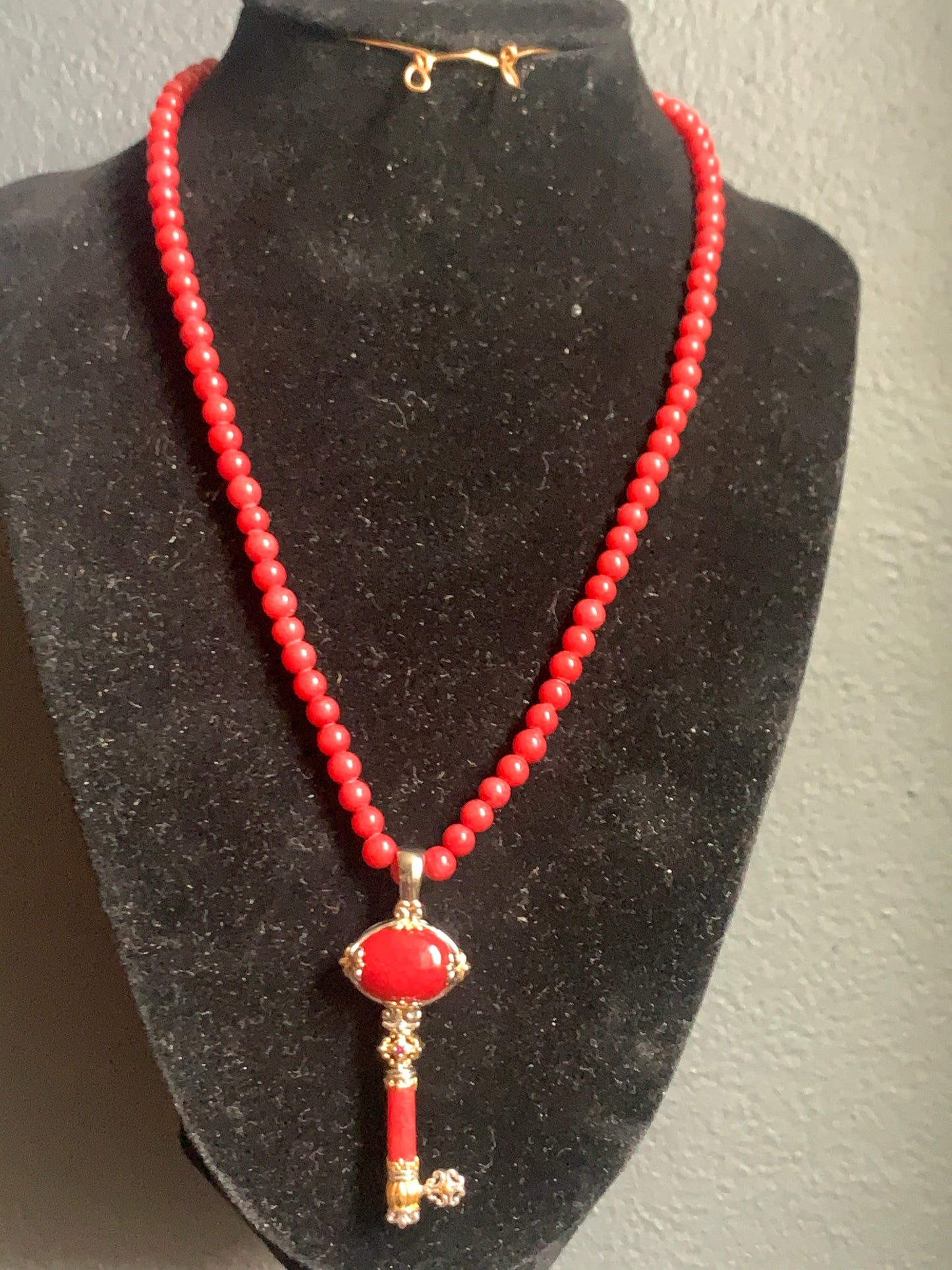 Coral necklace with coral pendant