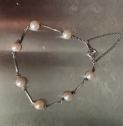 A Pearl and silver ear rings and bracelet