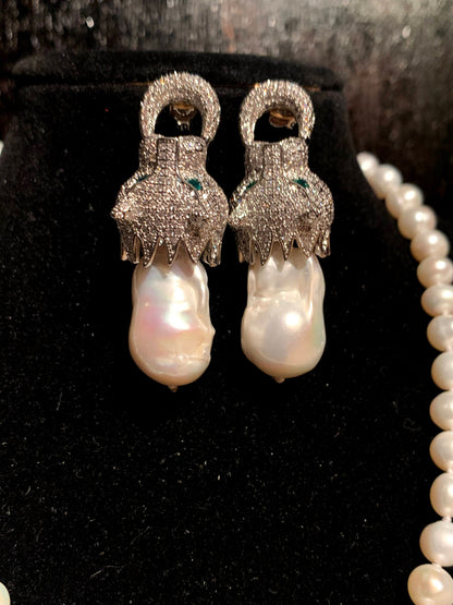 A Panther ear ring and necklace