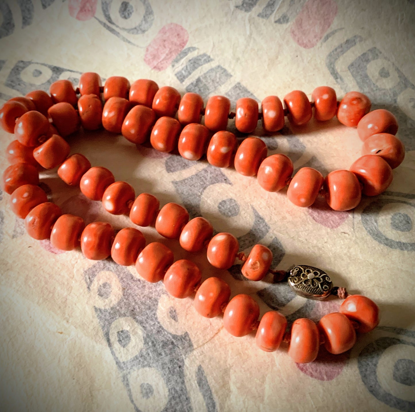 A salmon colored vintage coral bead necklace