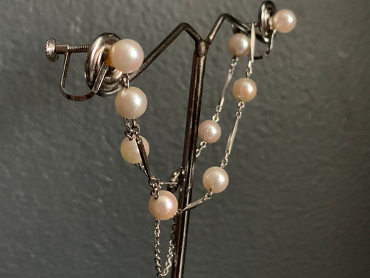 A Pearl and silver ear rings and bracelet