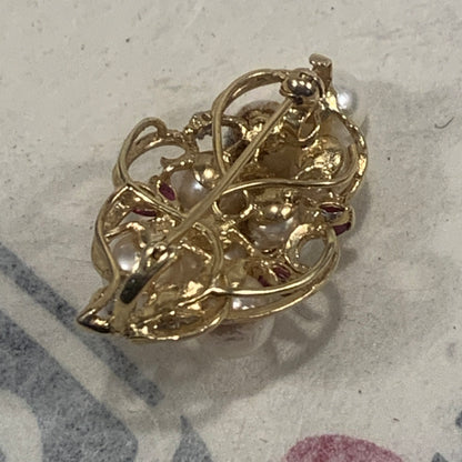 Pearl brooch