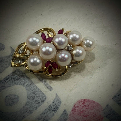 Pearl brooch