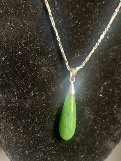 Jade ear ring and necklace set